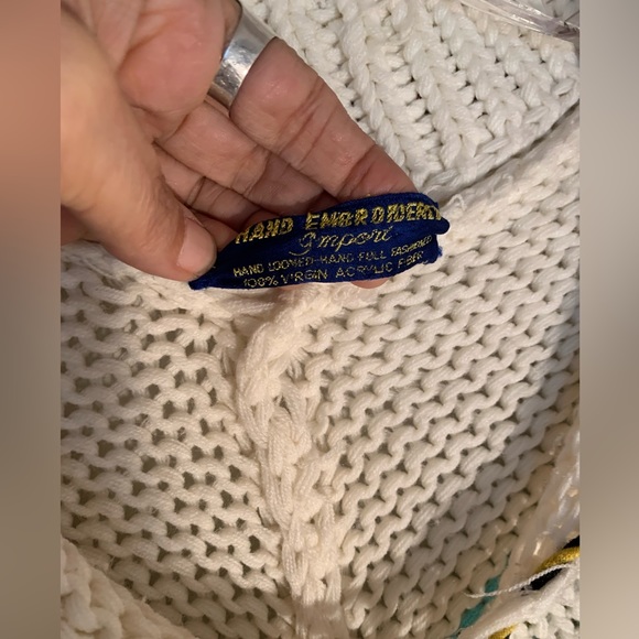 Vintage festival 70’s hand knit poncho with fluffy ball ties in front one size - Picture 4 of 7